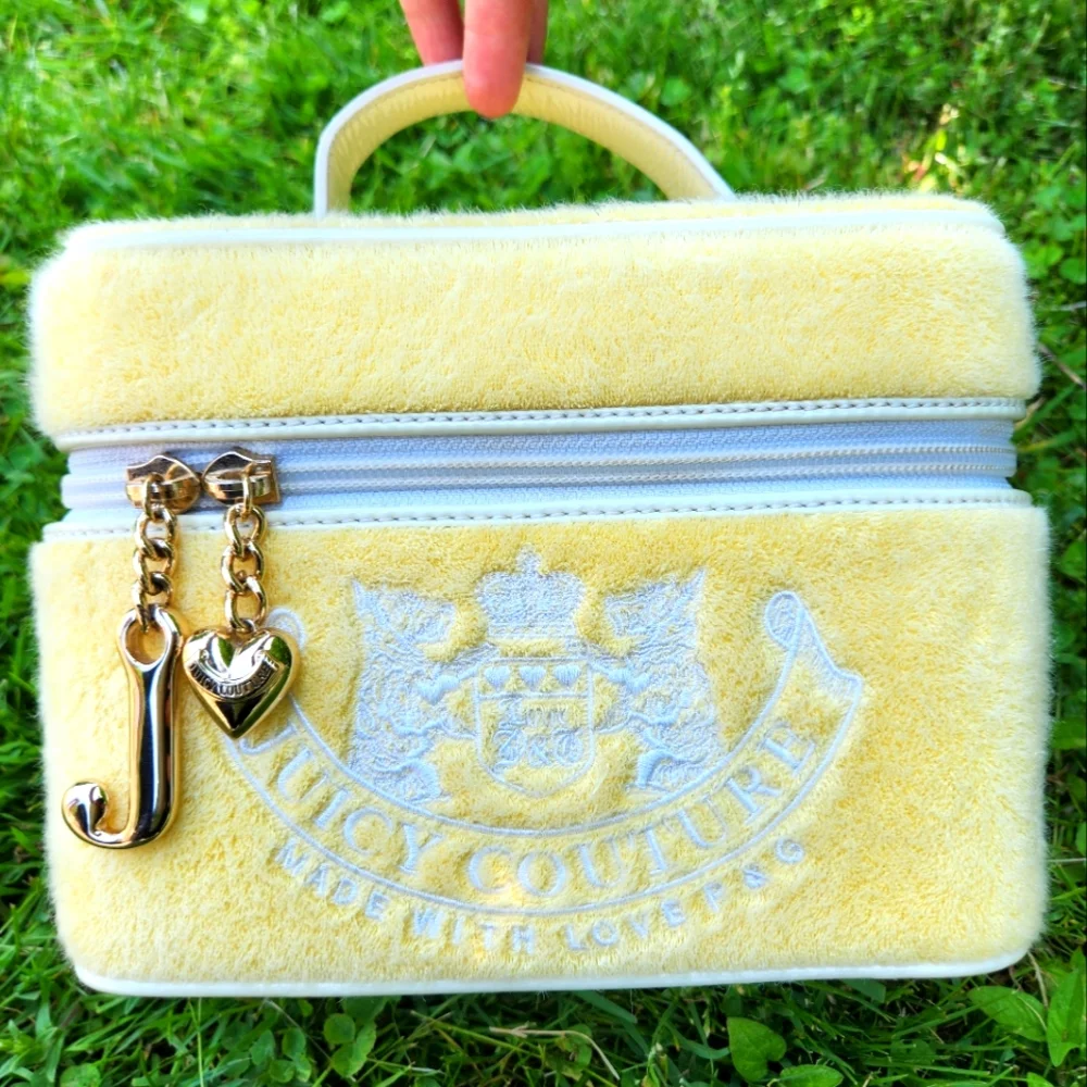 SOLD Juicy Couture Train Case Cosmetic Case Travel Bag - Picture 1 of 14